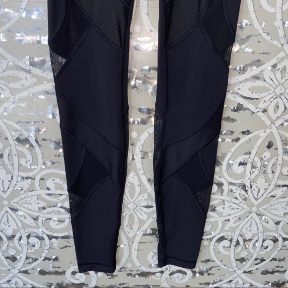 💜SOLD💜LULULEMON Black Mesh Full Length Tights 4 - Picture 7 of 8